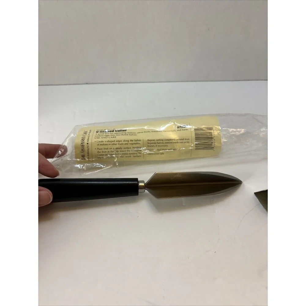 Pampered Chef V-Shaped Cutter #1160 NEW Fruits Vegetables Stainless Blade Knife